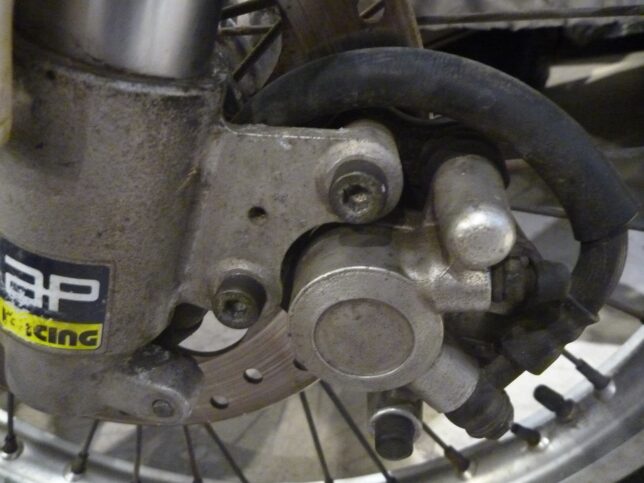 KDX125　フロントブレーキ　2ポット化　交換前