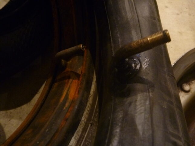 ベスパ　タイヤ交換　チューブ　スモールボディ　L型口金　2種類　国内メーカー　短い