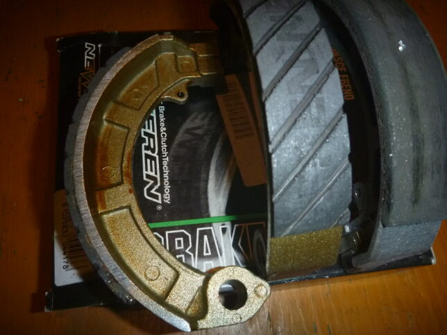 ベスパ　Pのフロントブレーキシュー交換　NEWFREN