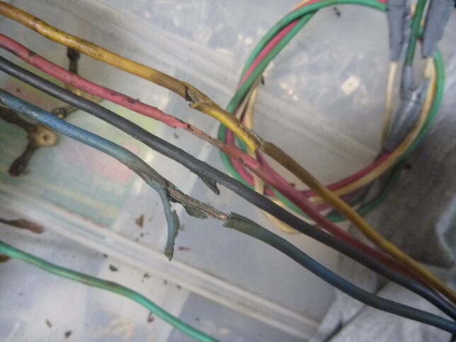 ベスパ　配線劣化修理
