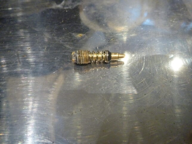 ジョルカブ　パイロットスクリュー