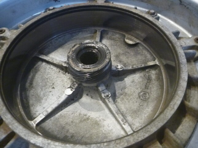 べスパ　P　フロントブレーキドラム　内側