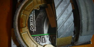 ベスパ　Pのフロントブレーキシュー交換　NEWFREN