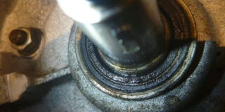 ベスパ　スモールボディ　オイル漏れ　修理　オイルシール